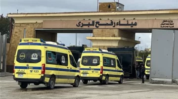 نقل 79 مصابا ومريضا ومرافقا فلسطينيا للعلاج في المستشفيات المصرية بعد عبورهم معبر رفح