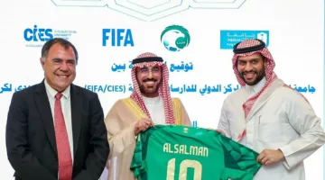 اتحاد القدم يوقع اتفاقيّة شراكة استراتيجية لإطلاق برنامج FIFA/CIES الدولي في الإدارة الرياضية بالمملكة