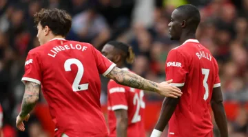 الدوري السعودي يضم مدافع مانشستر يونايتد السابق في انتقالات 2025