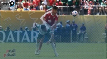 VAR ينقذ لاعب بالميراس من الطرد بعد تدخل قوي على زيزو أمام الأهلي