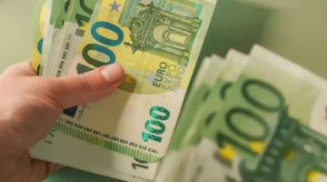 اليورو يرتفع وسط تفاوت أسعار الصرف أمام الجنيه ويبلغ 55.39 في البنوك