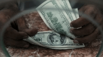 سعر الدولار اليوم يشهد استقرارًا في جميع البنوك الرئيسية