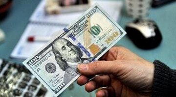 سعر الدولار مقابل الجنيه المصري يستقر وسط تقلبات السوق الأحد