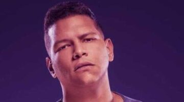 أحمد عبدالحميد في حزن عميق: موعد الجنازة ومكان الصلاة على والده