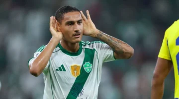 اللقاء المنتظر.. أهلي يواجه الفتح في دوري روشن السعودي 2025-2026 والقنوات الناقلة