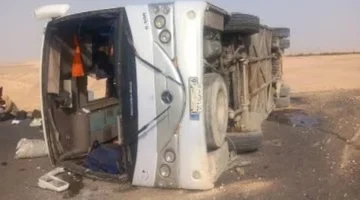 انقلاب أتوبيس ركاب على طريق قنا يصيب عشرات في مصر
