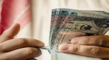 تراجع متوقع.. خبير اقتصادي يحذر من سعر الريال السعودي بـ140 يمني في عدن