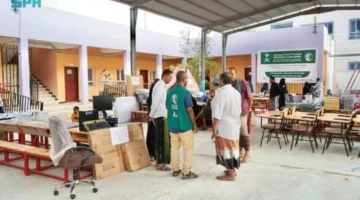 جهود إغاثية سعودية.. سلمان للإغاثة يوزع مستلزمات تعليمية تقنية بلحج 2025