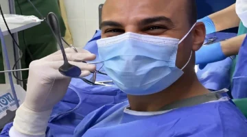 حادثة غريبة في غرفة العمليات.. دكتور أحمد شهاب يزيل معلقة من بطن مريضة