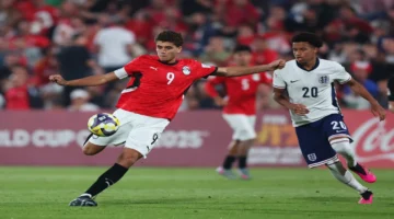 حمزة عبد الكريم يوافق.. شروط الأهلي تحول صفقة برشلونة