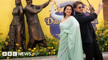 شاروخ خان يُفاجئ المتزوجين الجدد بنصيحة حياتية قيمة 2025