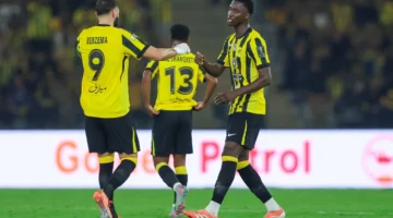 صافرة البداية.. لقاء الاتحاد ونيوم في دوري روشن السعودي 2025-2026