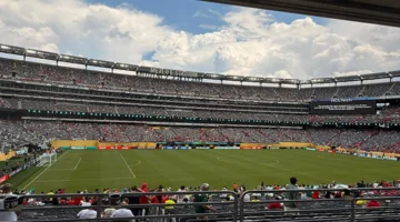 صافرة العودة.. توقيت استئناف مواجهة الأهلي وبالميراس بعد توقف الطقس