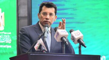 صافرة الختام.. احتفال وزير الرياضة بنهاية بطولة الأندية الإلكترونية 2025