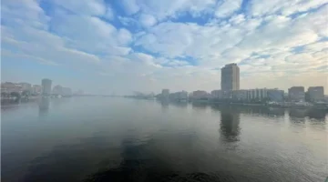 غطاء سحابي كثيف يحجب الشمس.. الأرصاد تحذر من أمطار في ساعات المساء