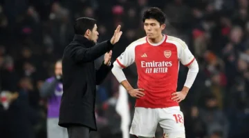 فابريزو رومانو: لاعب أرسنال السابق يخضع لفحص طبي في أياكس الثلاثاء بعد 12 دقيقة