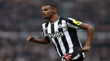 ما هي إجراءات طلب الانتقال في الدوري الإنجليزي وسبب تجنب إيزاك لها