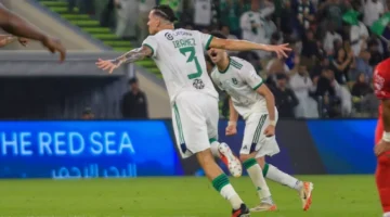 مواجهة قوية خلف الكواليس.. قرار مصيري يحدد مصير نجم الأهلي العالمي