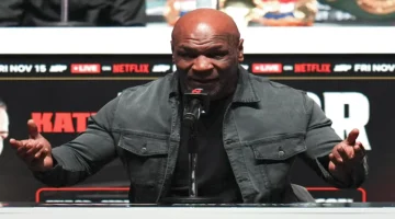 مواجهة قوية.. تايسون يتلقى عرضًا للنزال ضد أسطورة MMA