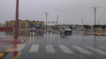 هطول أمطار غزيرة على الفجيرة يرافقه انخفاض درجات الحرارة في الإمارات