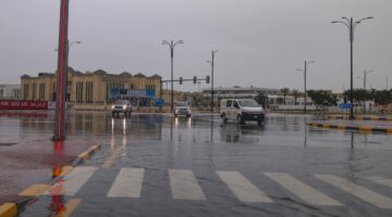 هطول أمطار غزيرة على الفجيرة يرافقه انخفاض درجات الحرارة في الإمارات