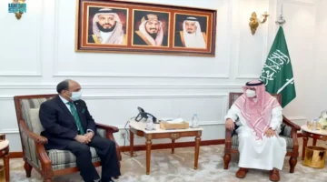 وداع مميز في مكة: القنصل الباكستاني يلتقي مسؤولين سعوديين قبل الرحيل