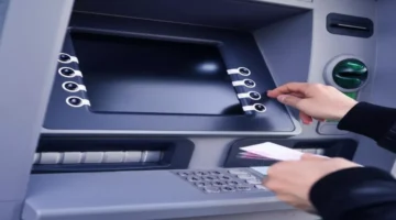 7 جنيهات لكل سحبة.. كيف توفر 2500 جنيه من رسوم ماكينات الصراف الآلي؟