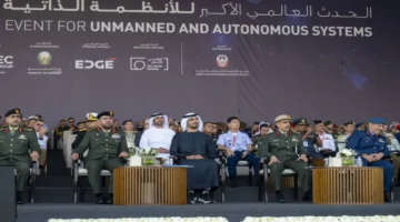 بدافع الاهتمام.. زايد بن محمد بن زايد يتابع العروض الجوية بفعاليتي يومكس وسيمتكس