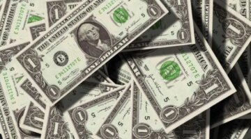 تحديثات الصرف.. سعر الدولار أمام الجنيه في البنوك المصرية خلال تعاملات الأربعاء