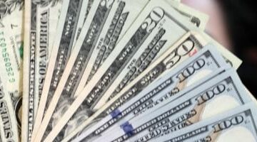 تحديثات الصرف.. سعر الدولار أمام الجنيه في بنك البركة خلال تعاملات الثلاثاء