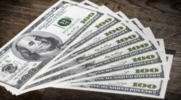 تحركات مفاجئة.. سعر الدولار أمام الجنيه المصري في تعاملات الإثنين 19 يناير 2026