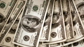 تراجع قياسي.. سعر الدولار يسجل أدنى مستوياته في السوق المصرية خلال 20 شهرًا