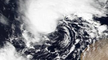 تقلبات جوية حادة.. الأرصاد توضح حقيقة وصول العاصفة هاري إلى المحافظات المصرية