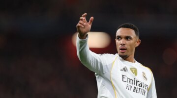 حديث مع أربيلوا.. الإعلام المدريدي يكشف حقيقة انتقال أرنولد إلى مانشستر سيتي