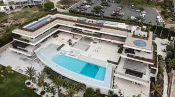 رونالدو يبيع قصره الفاخر.. خلاف مع جيرانه يفرض القرار