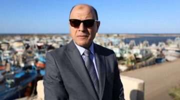 طقس سيئ.. توقف حركة الملاحة والصيد بميناء البرلس والسواحل الشمالية بسبب الأمواج