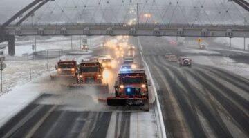 ظلام في أمريكا.. عاصفة شتوية تقطع الكهرباء عن 160 ألف مشترك وتلغي رحلات طيران