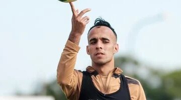 موقف غامض.. ناصر منسي يطالب إدارة الزمالك بحسم مصيره قبل ميركاتو يناير