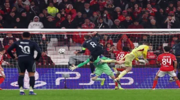 هدف تاريخي.. حارس بنفيكا توربين يهز شباك ريال مدريد ويشعل منصات التواصل_