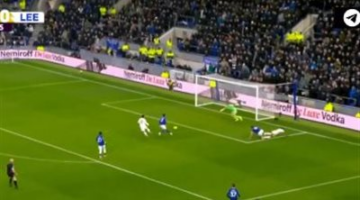 هدف مبكر.. ليدز يونايتد يباغت إيفرتون في شوط المباراة الأول بالدوري الإنجليزي