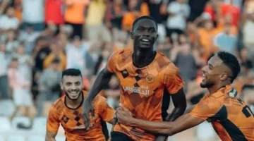 أبواب الفيفا.. نهضة بركان يلجأ للقضاء الدولي لحسم أزمة عقد كامارا