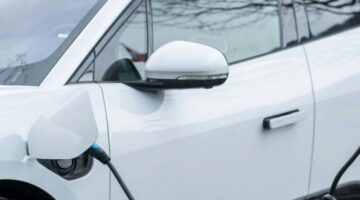 أمان الركاب.. الصين تحظر مقابض الأبواب المخفية في السيارات لـ 3 أسباب حيوية