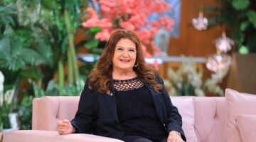 أمي مسيحية.. ميمي جمال تكشف تفاصيل نشأتها وسر زيارتها الدائمة للكنائس المصرية