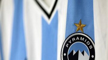 الكاف يحدد موعد مباراة الجيش الملكي وبيراميدز وطاقم تحكيم المواجهة الأفريقية المرتقبة