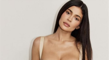 بأسلوب ساخر.. كايلي جينر تدعم فريق Seahawks وتثير تفاعلاً واسعاً عبر السوشيال ميديا