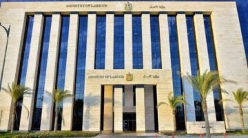 تحذير لعمال لبنان.. وزارة العمل تحدد موعداً نهائياً لتسوية الأوضاع قبل 31 مارس