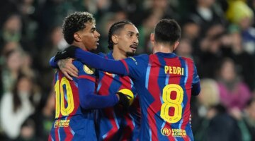 تحركات برشلونة.. خطة لضم جزار مانشستر يونايتد لتدعيم الدفاع في الميركاتو المقبل