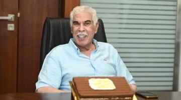 تطورات طبية.. كريم حسن شحاتة يكشف مستجدات الحالة الصحية لوالده المعلم