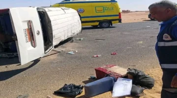 حادث مروع بأسوان.. مصرع وإصابة 17 شخصًا إثر انقلاب سيارة ميكروباص بطريق المحافظة