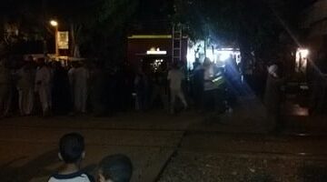 حادث تصادم مرعب.. قطار بضائع يطيح بسيارة نقل في العين السخنة